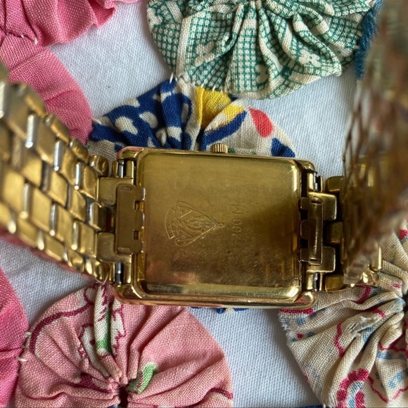 Gucci watch need gone - Picture 3 of 3
